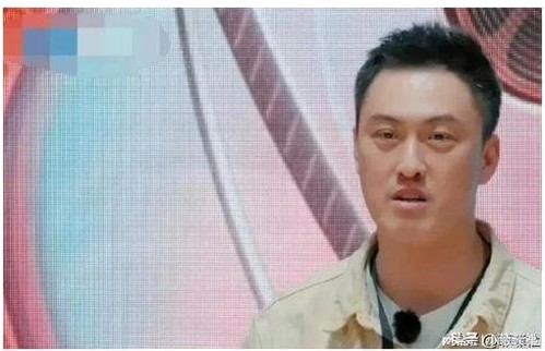 吃瓜网文字热度与抖音模板热议：娱乐揭秘与传播差异对比