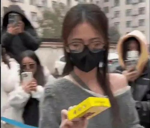 国产丝袜盛行与娱乐圈国语逆袭：2024年热点吃瓜爆料解析