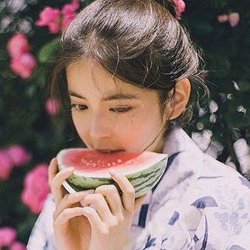 娱乐圈吃瓜达人揭秘明星幕后生活，背后故事大曝光🎬