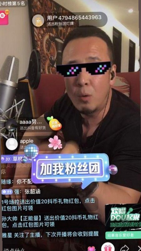 从沉默到热议：娱乐圈吃瓜直播如何激起网友每日大赛的狂热？