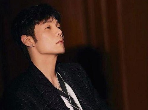 娱乐圈吃瓜酱的舞台背后：一场演唱会引发的多重反转