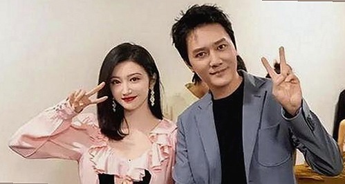 揭秘娱乐圈背后故事：明星吃瓜全程时间线回顾