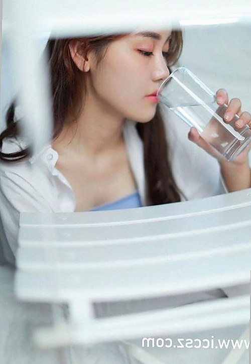 司晓迪自曝睡遍顶流，鹿晗范丞丞纷纷辟谣引发网络大讨论