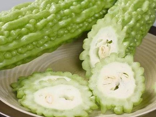 娱乐界新动向：人物关系与最新趣闻交织引发关注